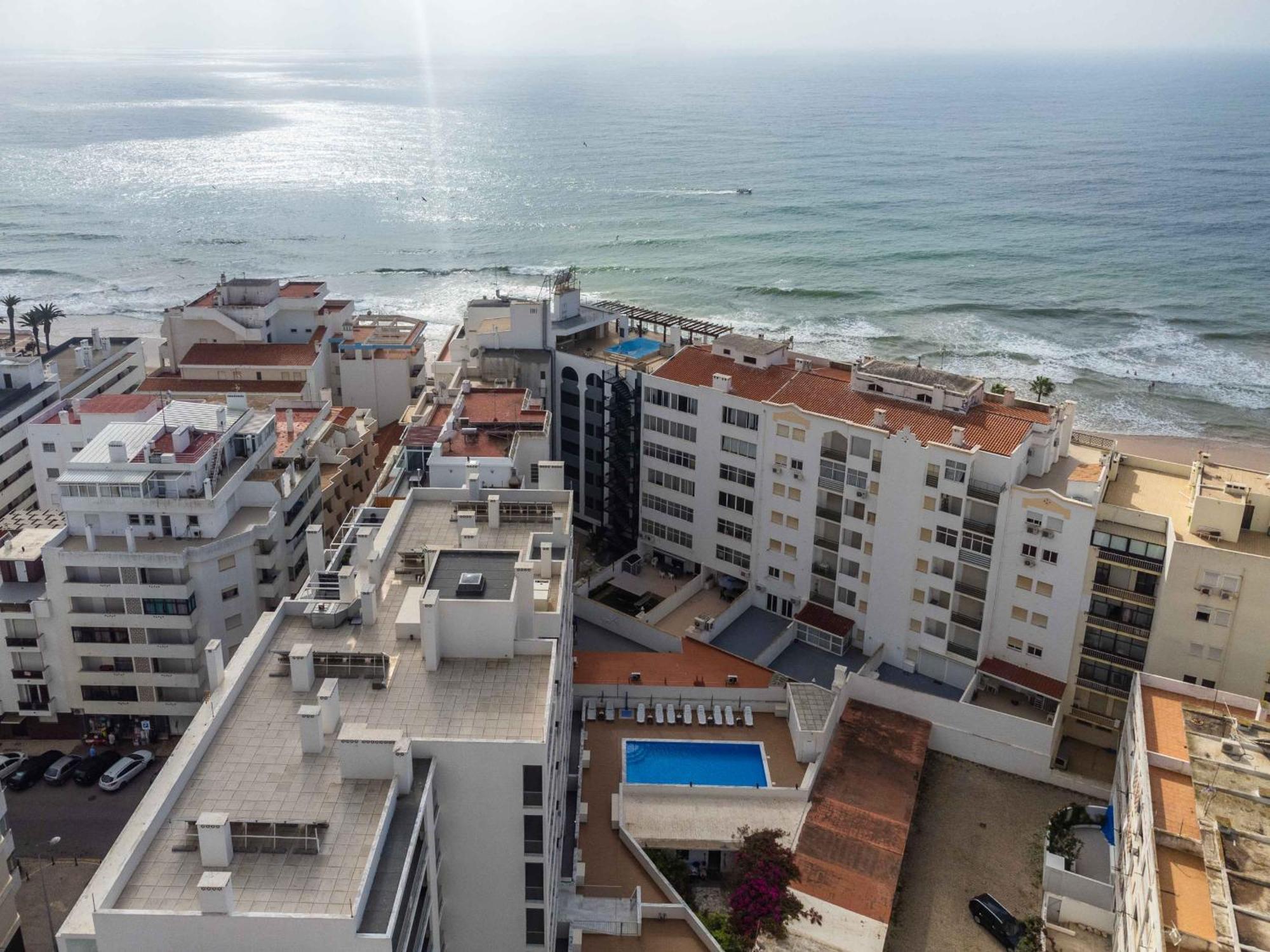 Caravelas 2-Bedroom Apartment With Pool - 50M From The Beach Armação de Pêra Buitenkant foto
